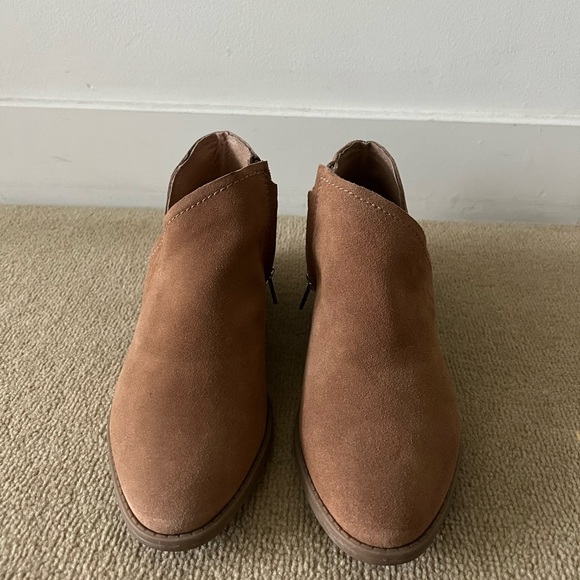 Dolce Vita brown/tan suede booties - Picture 3 of 5
